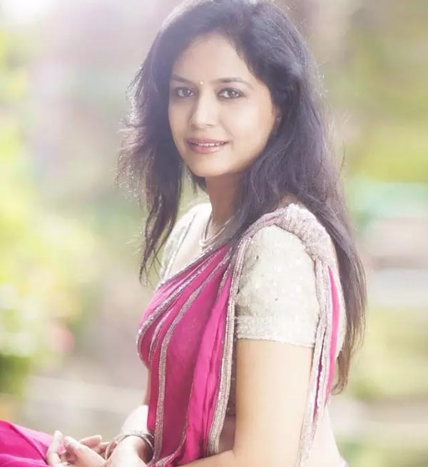 singer sunitha,suneetha in pawan kalyan movie,pawan kalyan,sunitha singer,trivikram srinivas  నిజంగా సునీత ఒప్పుకుందా..!?